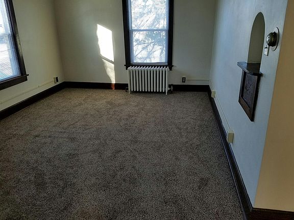 3rd image of 28 Oaklawn Ave APT 3