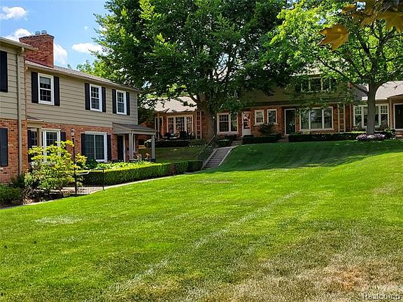 3rd image of 553 N Old Woodward Ave #535