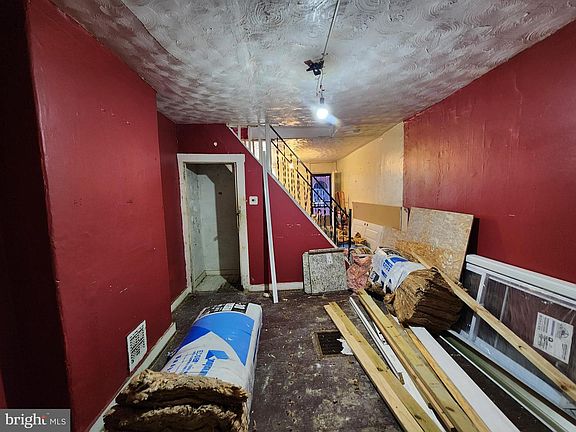 2nd image of 2021 Ridgehill Ave