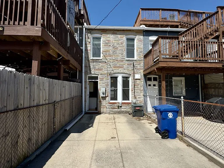 311 S East Ave — Photo 7