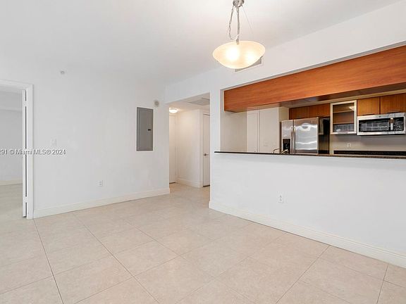 4th image of 1800 N Bayshore Dr APT 2114