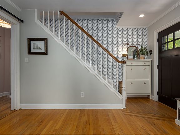 4th image of 26 Riverview Ave