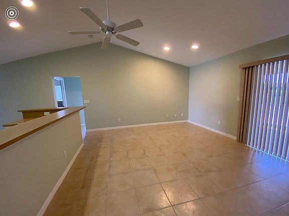 5th image of 558 SE 5th Ave
