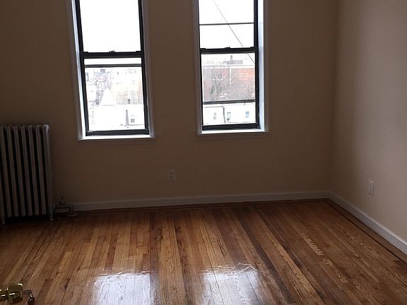 4th image of 271 Hawthorne St APT 612