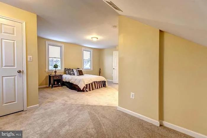 2305 Hamilton Ave — Photo 11