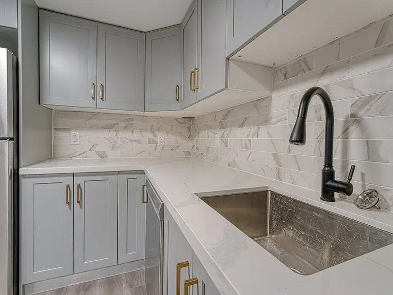 795 Aylmer Cres #2 — Photo 9