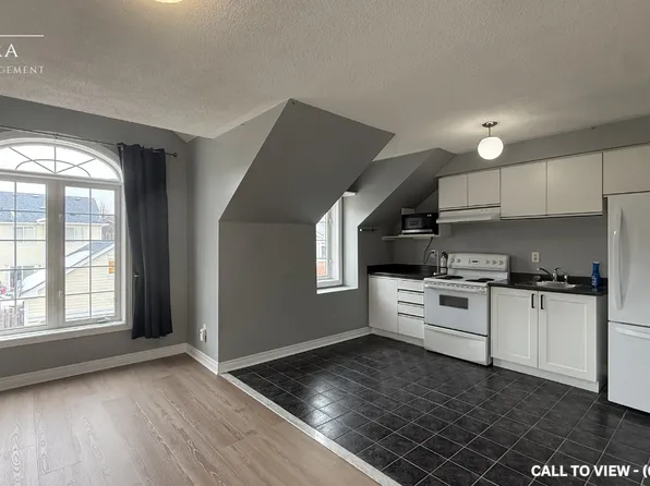 255 Country Glen Rd #3, Markham, ON L6B 1C3