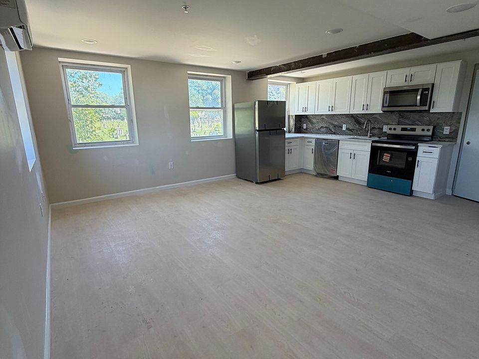 1st image of 3900 Roland Ave #10