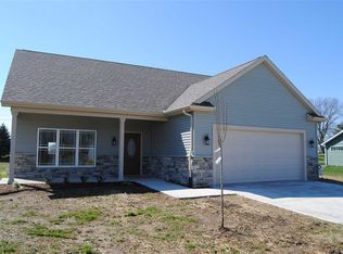 215 Chickadee Ln, Warsaw, IN 46580