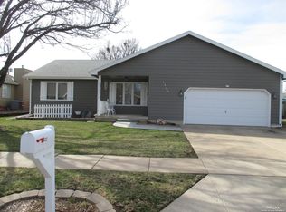 1422 Austin Cir, Salina, KS 67401