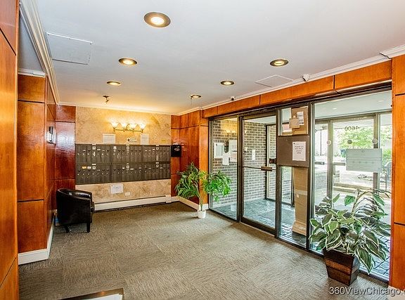 4th image of 4600 N Cumberland Ave Unit 501