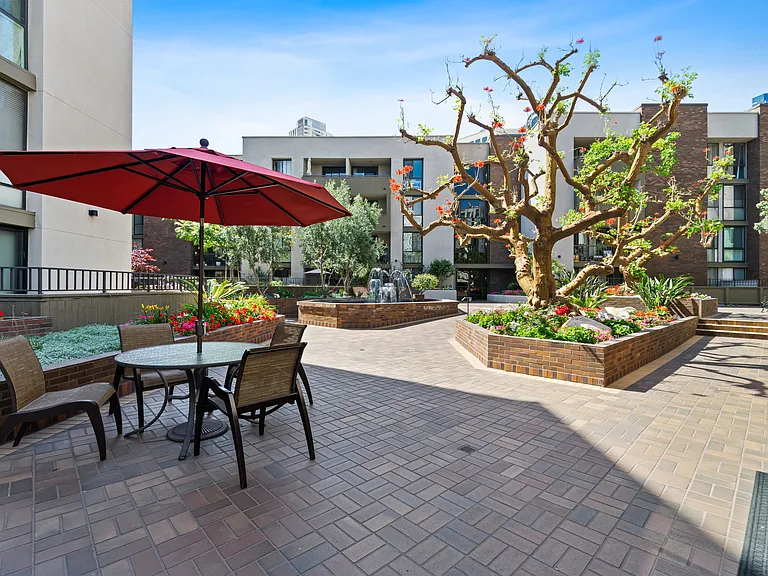 Marina Park Courtyard
