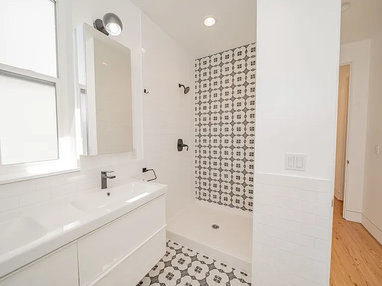 848 32nd Street — Photo 11