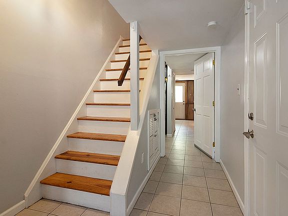 5th image of 11 Roosevelt Dr