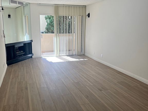 3rd image of 1011 4th St APT 202