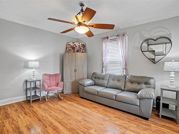 5th image of 3948 Burgen Ave