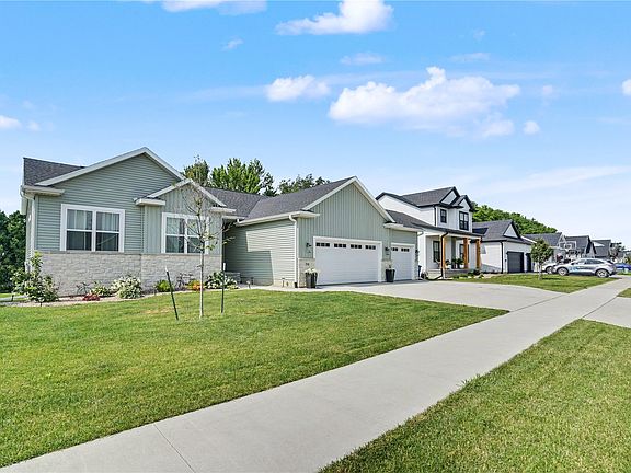 2nd image of 546 Spring Meadow Dr NE