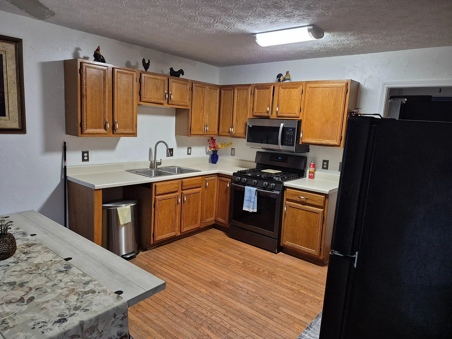 4 bed, 3.0 bath, 1800 sqft, $1,092 — Photo 3