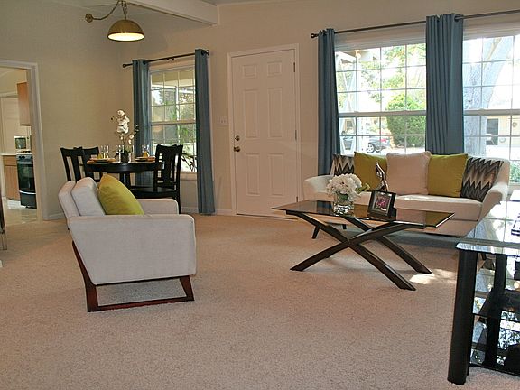 2nd image of 1089 Burgoyne St