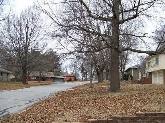 5th image of 5301 Lucille Ln