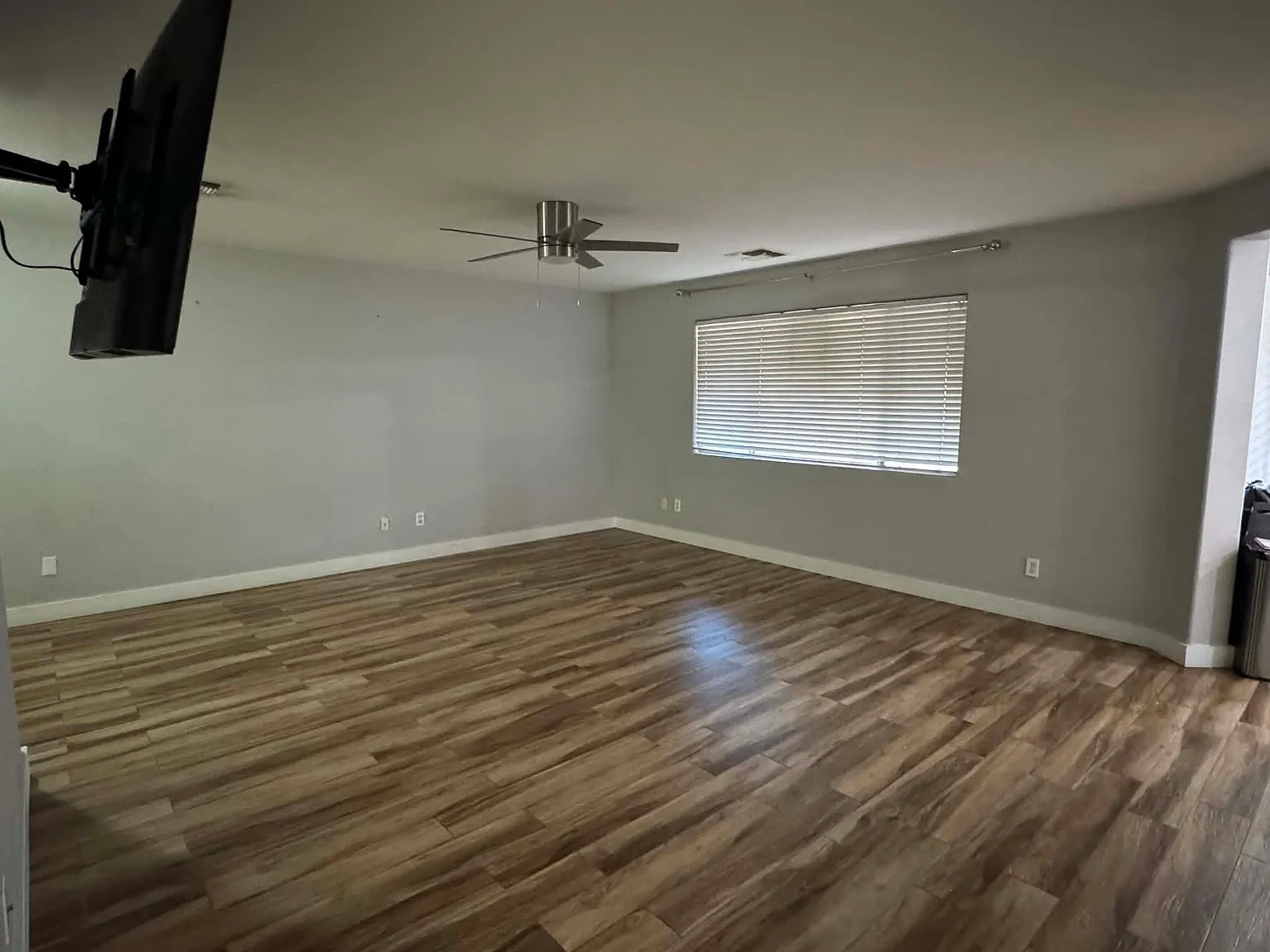 3 bed, 1819 sqft, $1,900 — Photo 1