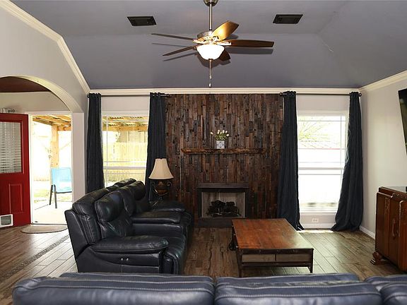 3rd image of 1331 Hunter Green Ln
