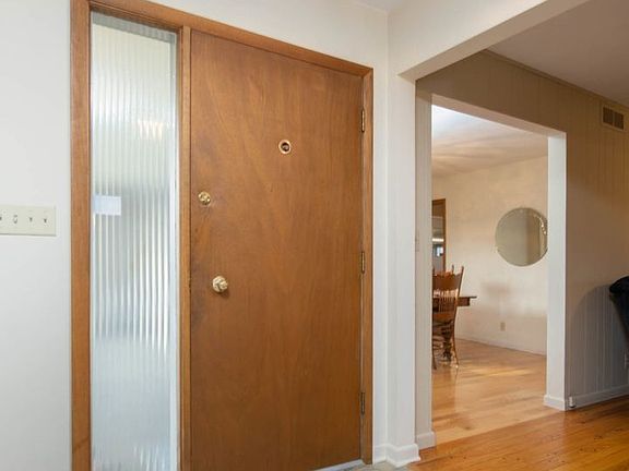 3rd image of 2228 Silverthorn Dr