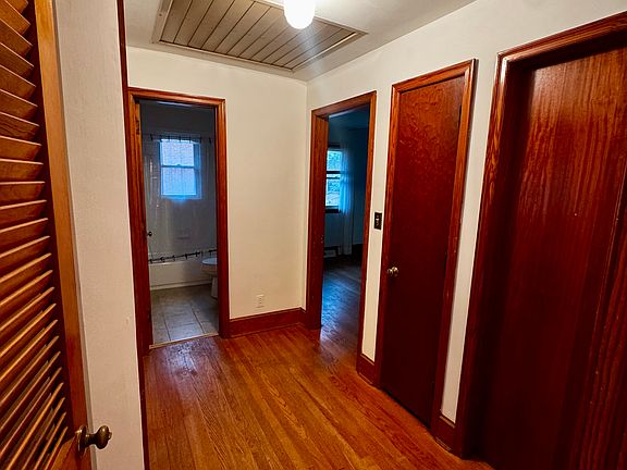4th image of 204 Franklin Tpke