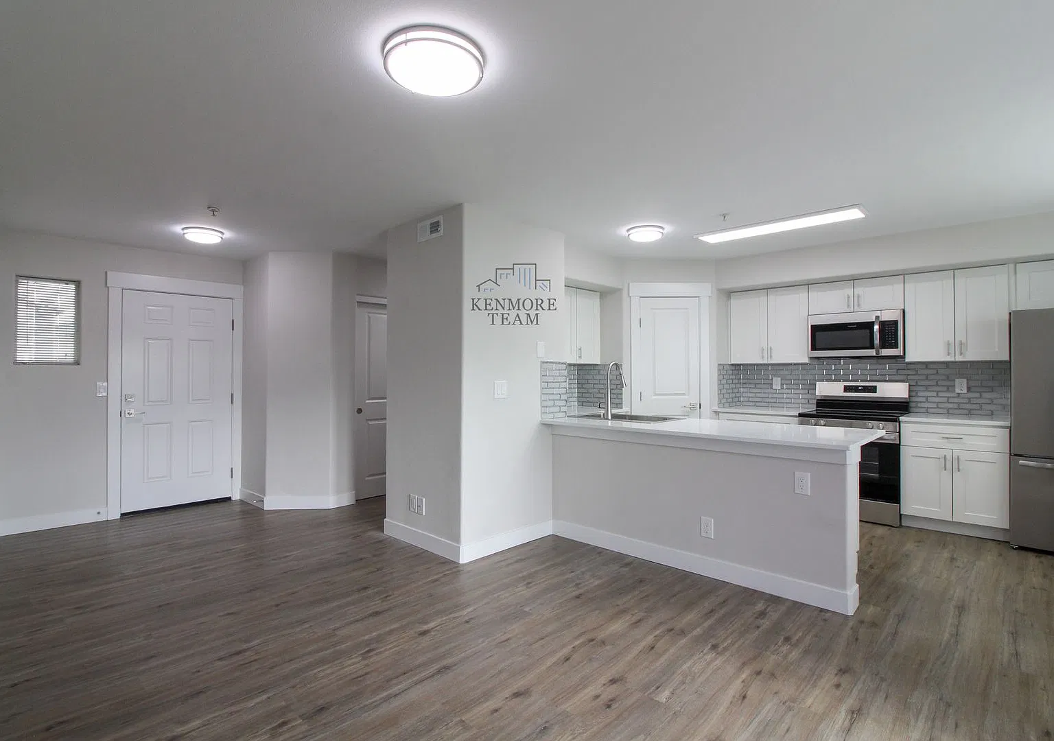 3 Bedroom, 2 Bathroom Home in West Pasco 4-Plex — Photo 2