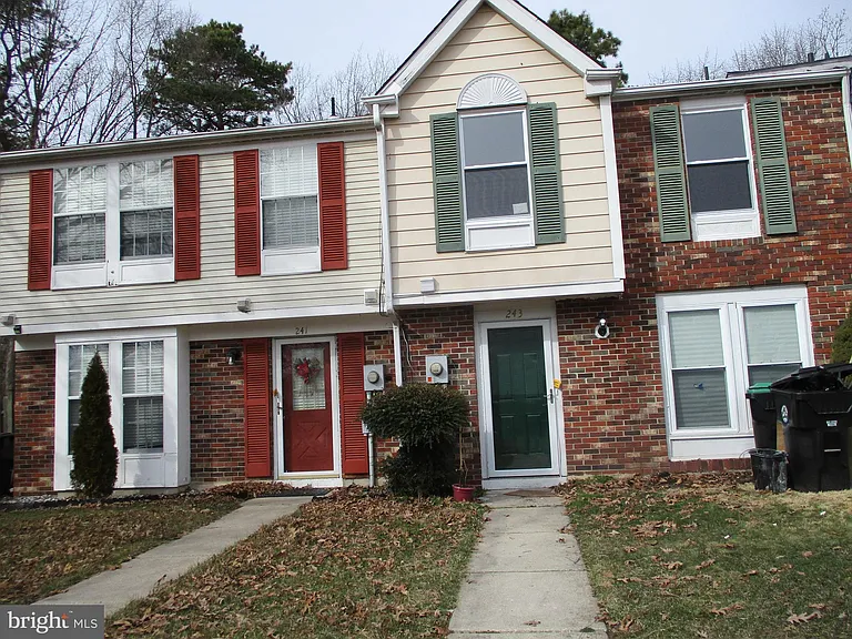 243 Vista Ct — Photo 1