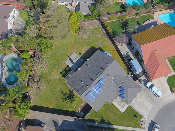 2nd image of 865 Lawn Ct