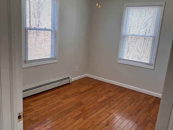 5th image of 15 Byron Pl APT 1