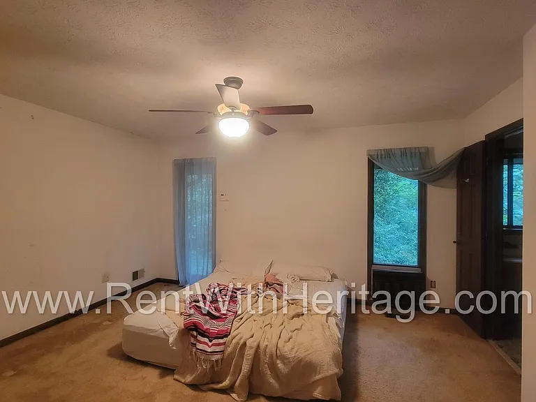 1050 Flamingo Dr — Photo 34