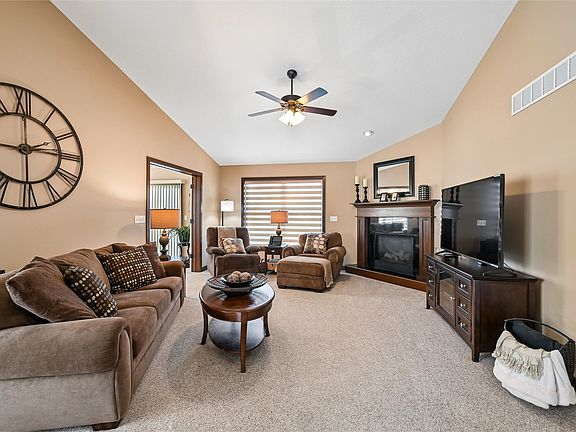 4th image of 6935 Waterview Dr SW