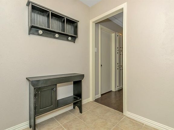 2nd image of 1404 Ivywood Dr