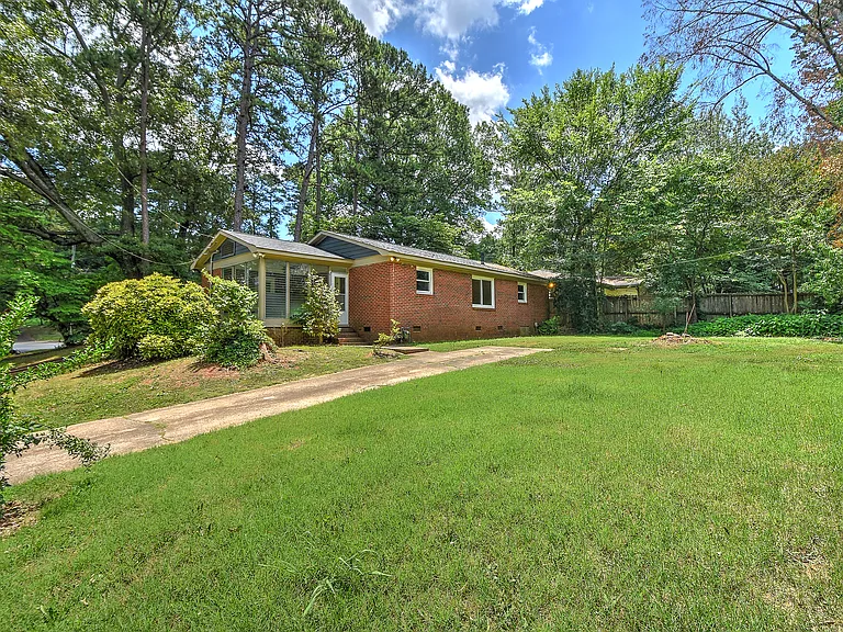 2200 Eastway Dr — Photo 45