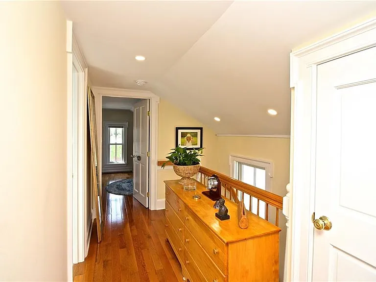 105 John St — Photo 18