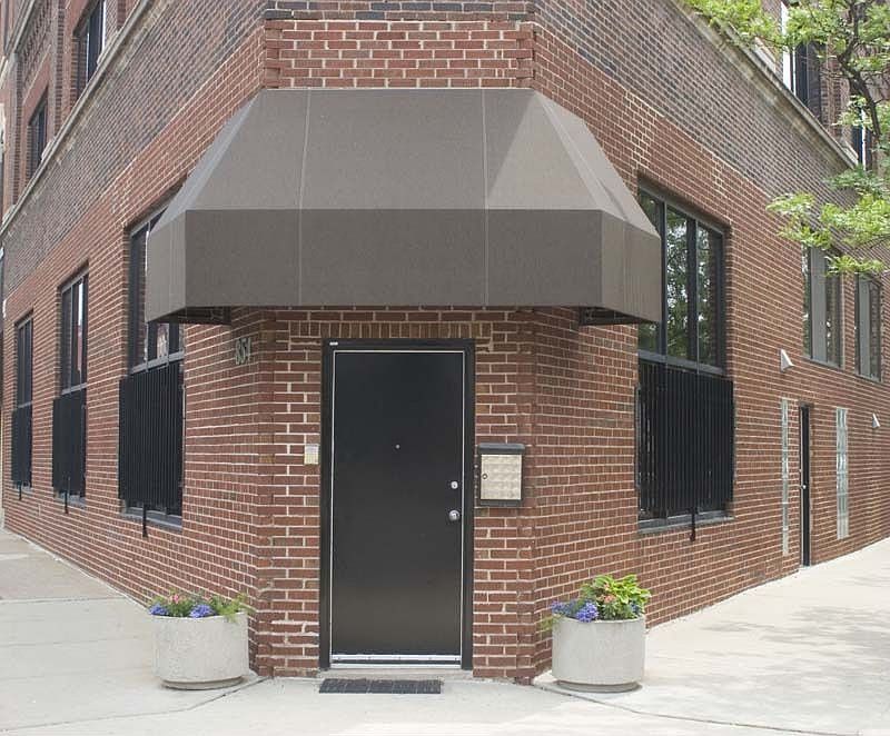Private Corner Entrance