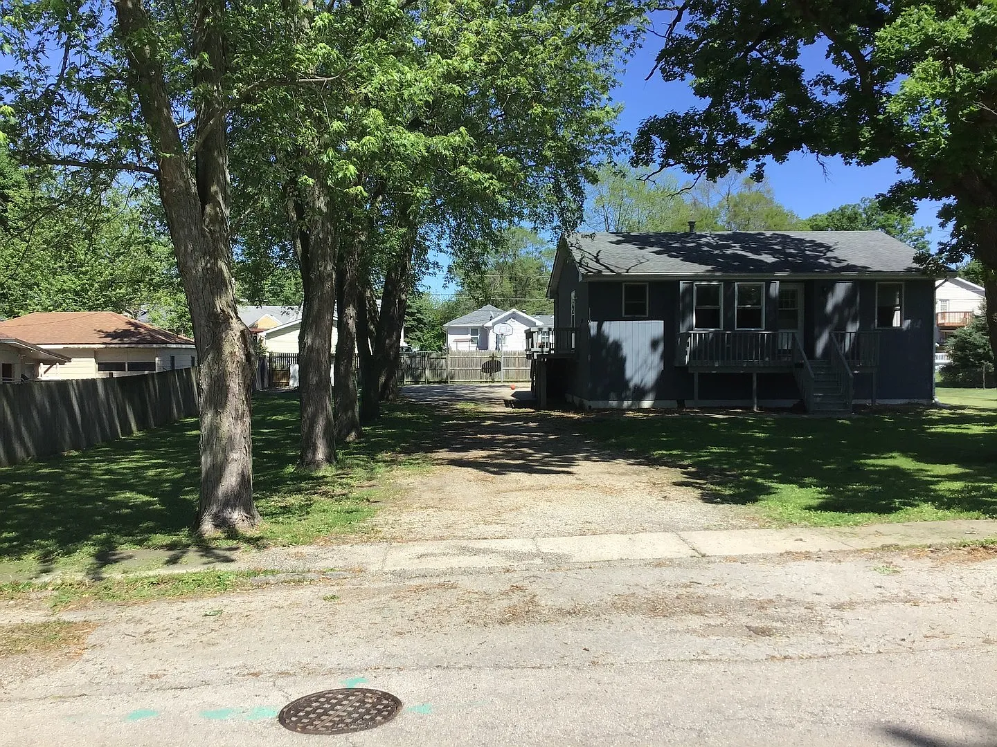 310 Oakview Ave photo 1