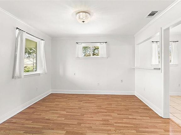 3rd image of 625 Lake Ave