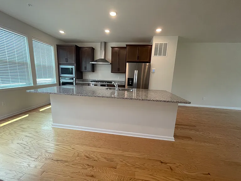 103 Vaughn Dr — Photo 8