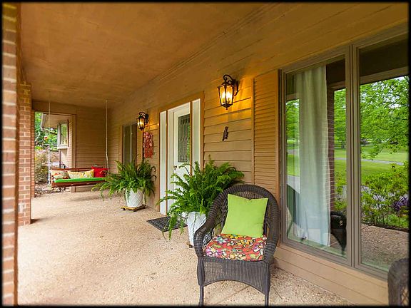 3rd image of 18946 Lakeshore Dr