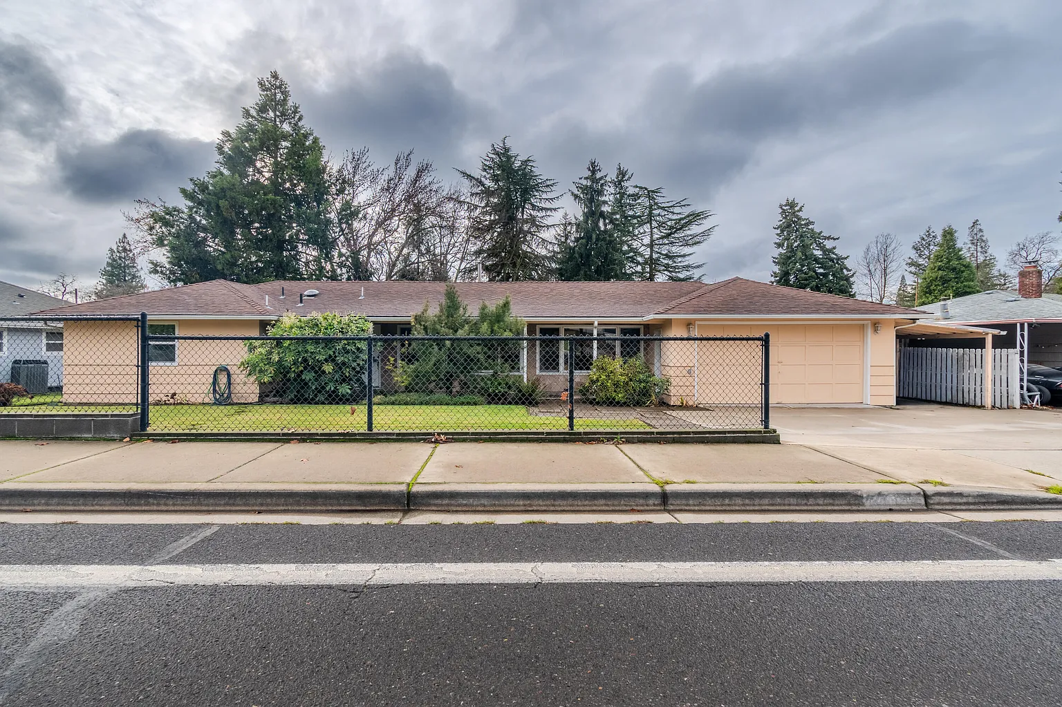 2130 E Jackson St photo 1
