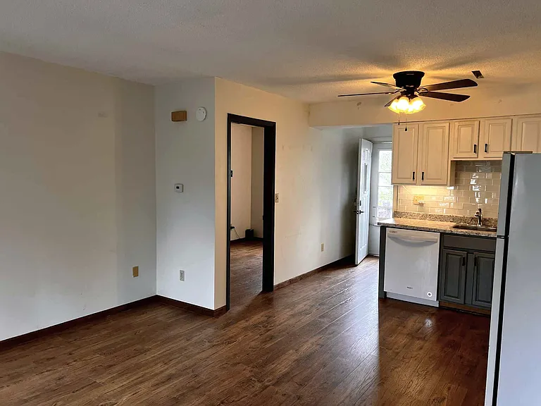 1421 Eastview Dr #B — Photo 13