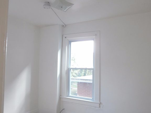 4th image of 33 Madison Ave