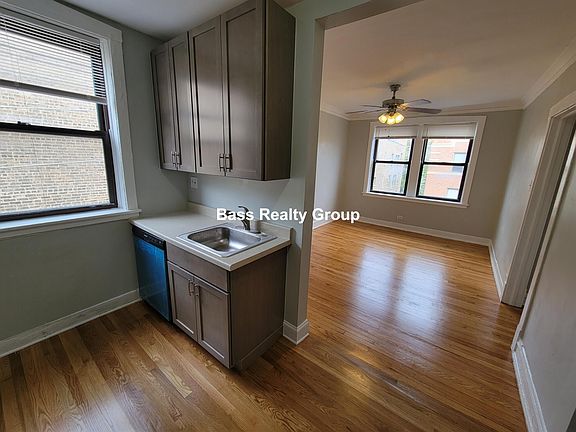 2nd image of 7016 N Paulina St #2