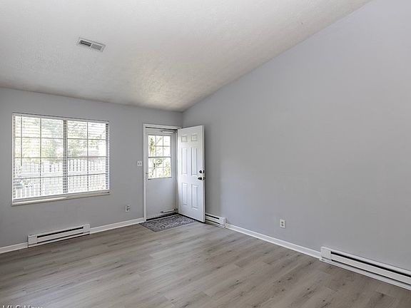 3rd image of 35575 Westminister Ave