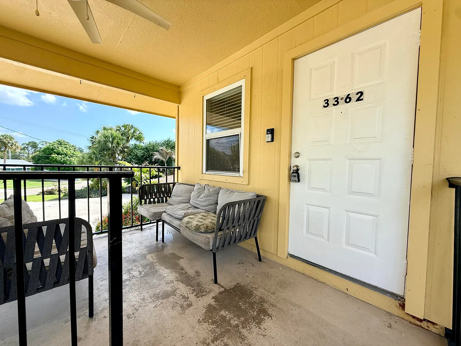 2 bed, 1.0 bath, 984 sqft, $1,800 — Photo 2