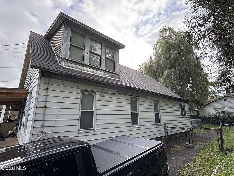 3rd image of 1668 Lake Boulevard