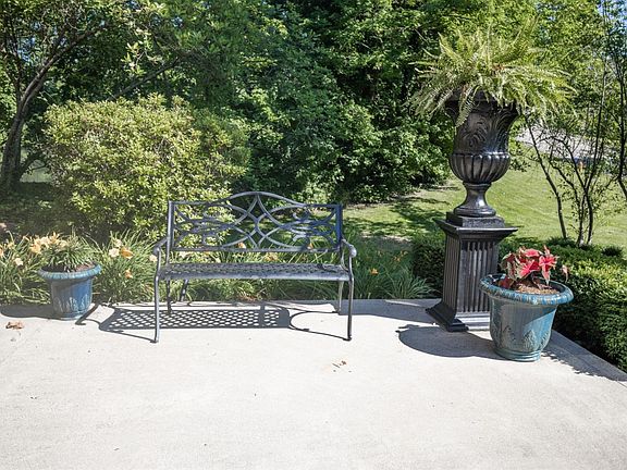 5th image of 1006 Aderly Ln
